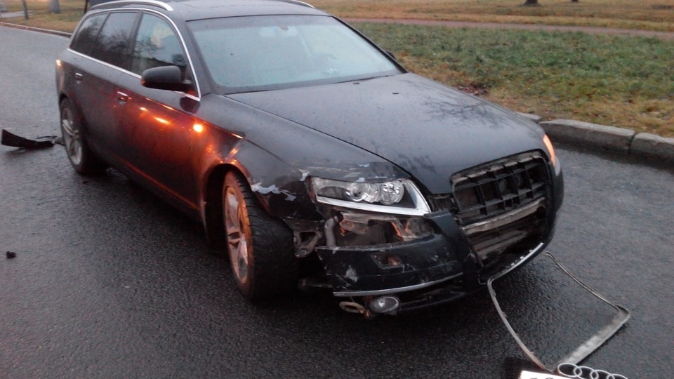 Фото повреждений Audi