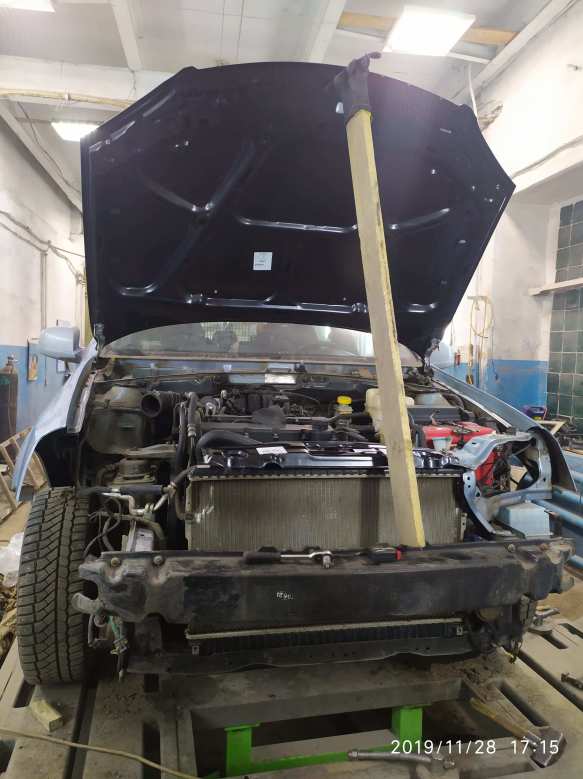 Фото Chevrolet в процессе ремонта